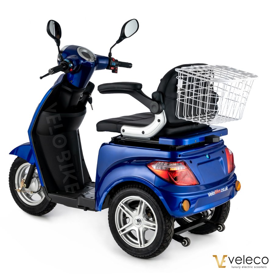 Scooter 3 roues VELECO ZT15 vu de profil sur fond blanc