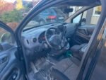 Photo du moteur et compartiment moteur ouvert