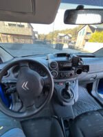 Console centrale avec autoradio DAB+ et connectique