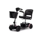 Scooter démonté en modules prêts à être transportés dans un coffre