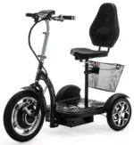 Vue avant du scooter montrant guidon, phare LED et panier noir