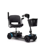 Scooter pliable vu de face avec siège pivotant et accoudoirs escamotables